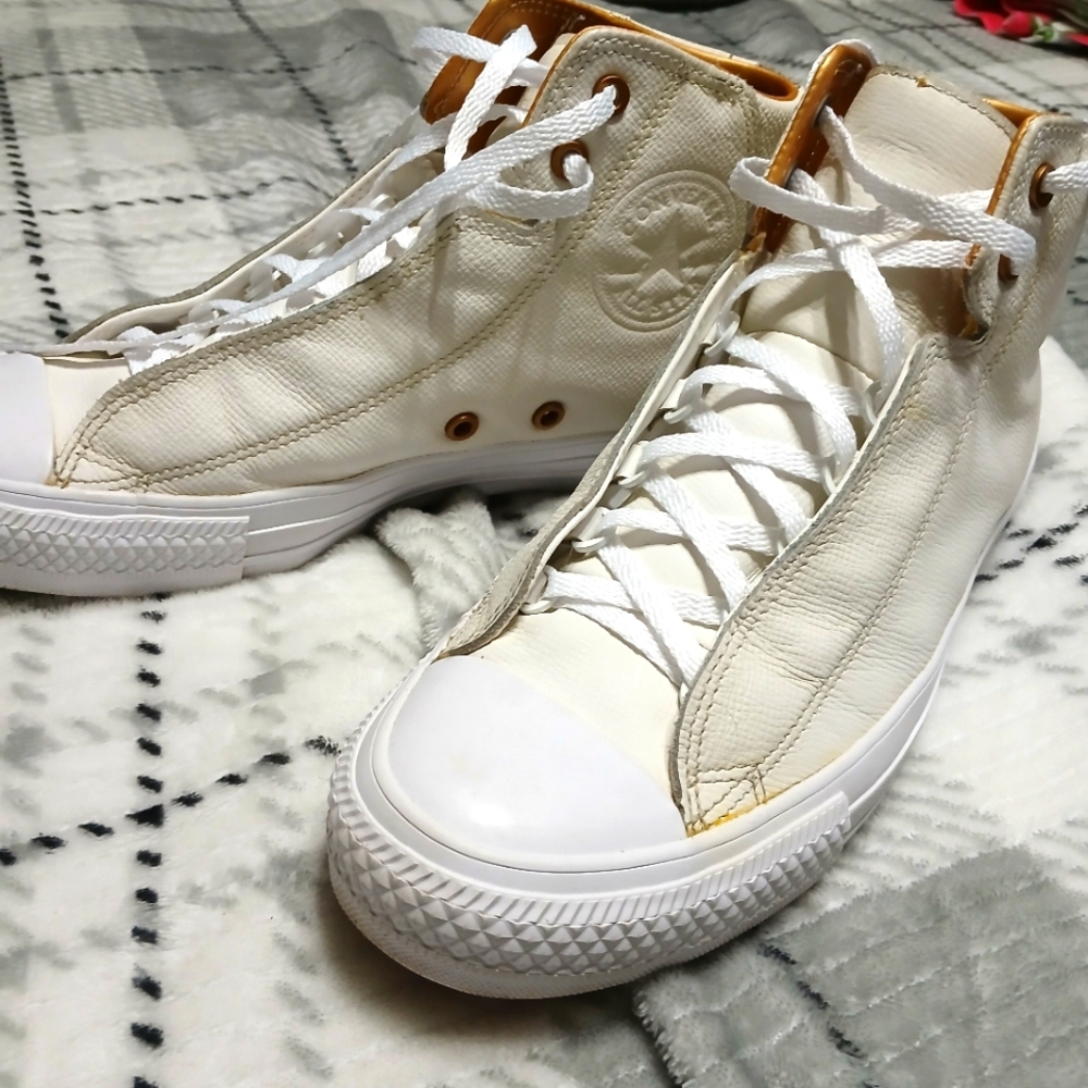 Size 7.5M/9W leather converse lace up